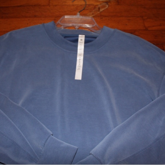 Lululemon crewneck - Picture 2 of 4